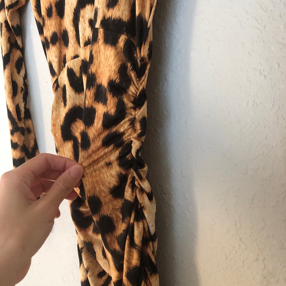 Leopard Dress 🐆 - Picture 7 of 8